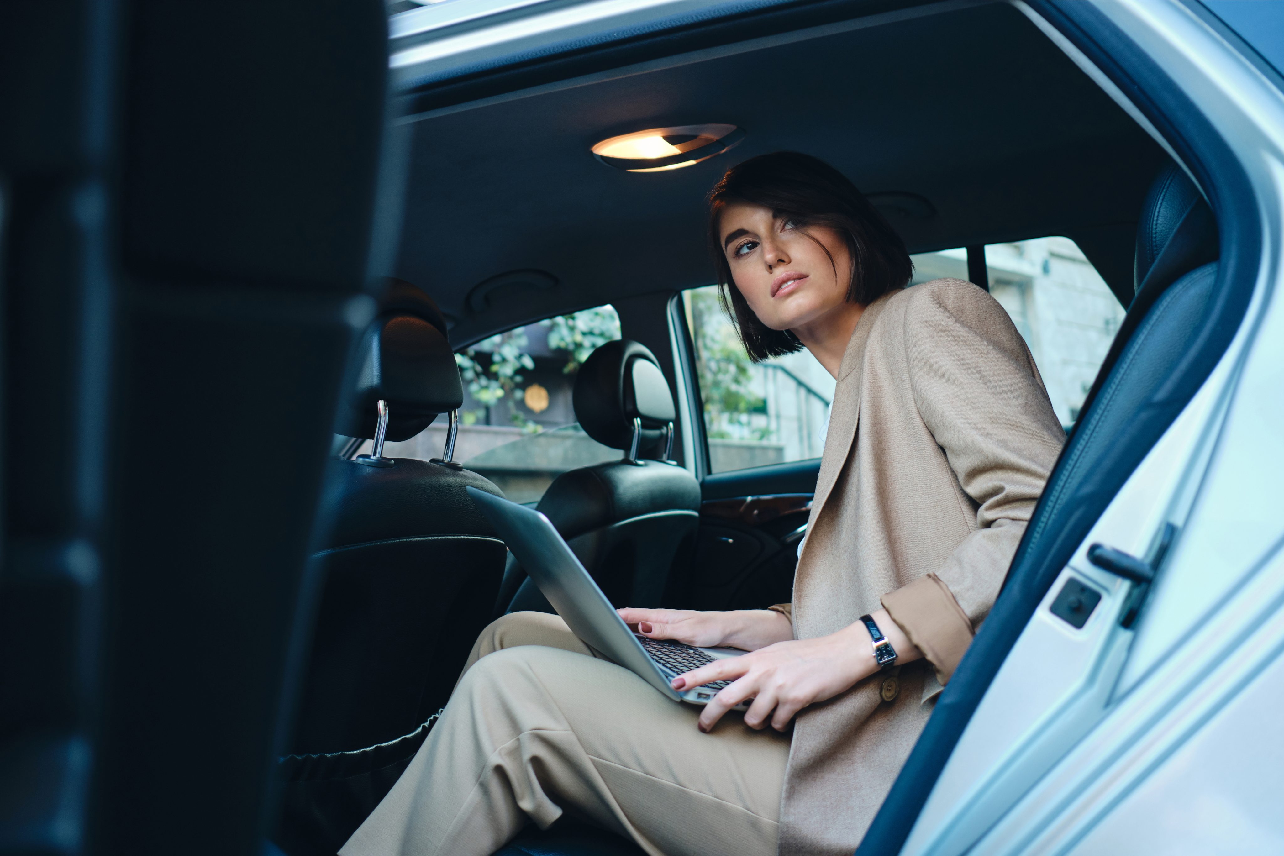 Optimisez vos déplacements professionnels avec un Chauffeur privé: