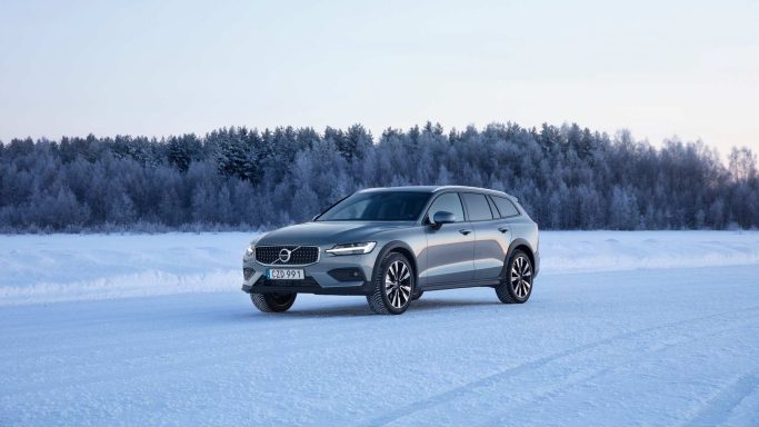 Volvo V60 Cross-Country - Classe-Affaires VTC - Haute-Savoie Volvo V60 Cross-Country - Classe-Affaires VTC - Haute-Savoie