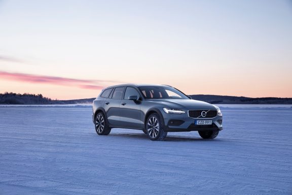 Volvo V60 Cross-Country - Classe-Affaires VTC - Haute-Savoie Volvo V60 Cross-Country - Classe-Affaires VTC - Haute-Savoie